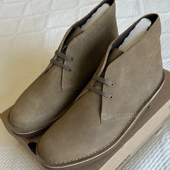 Clarks Tan Suede Chukka Boots with Crepe Sole - Picture 3 of 4